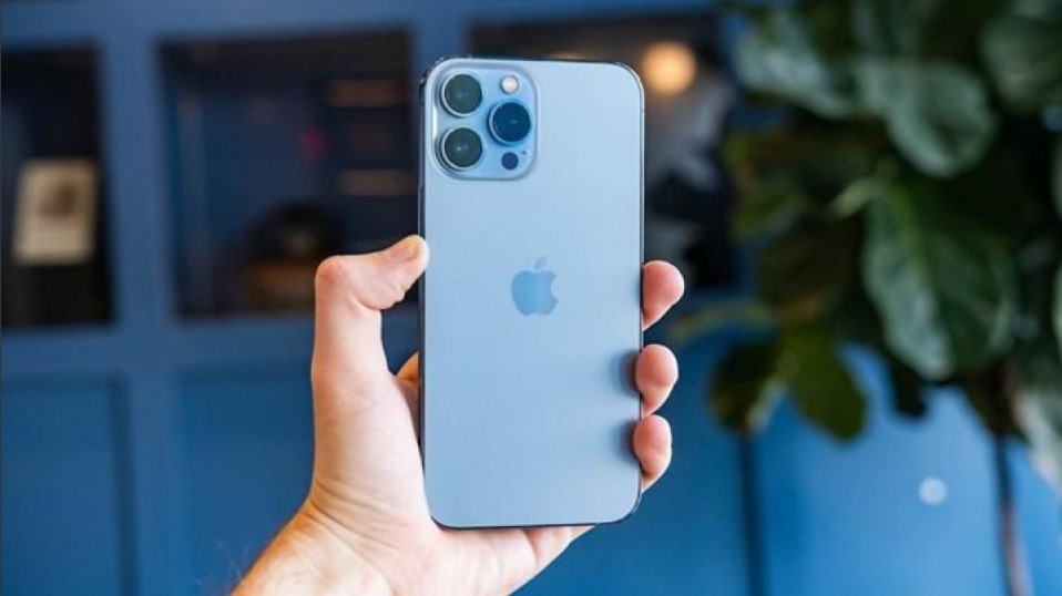 Apple, iPhone kamera teknolojilerini çalmakla suçlanıyor